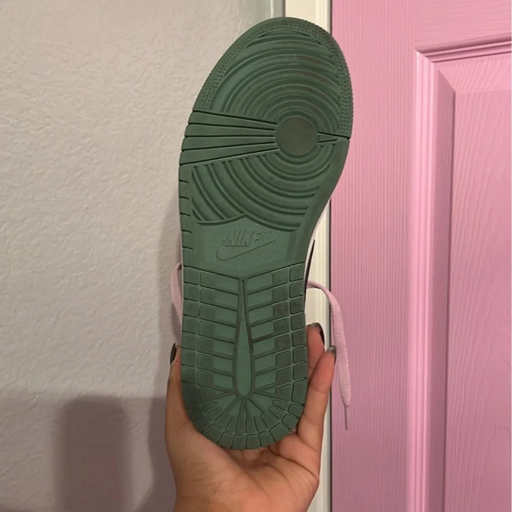 Woman’s air Jordan Dutch green - Picture 7 of 12